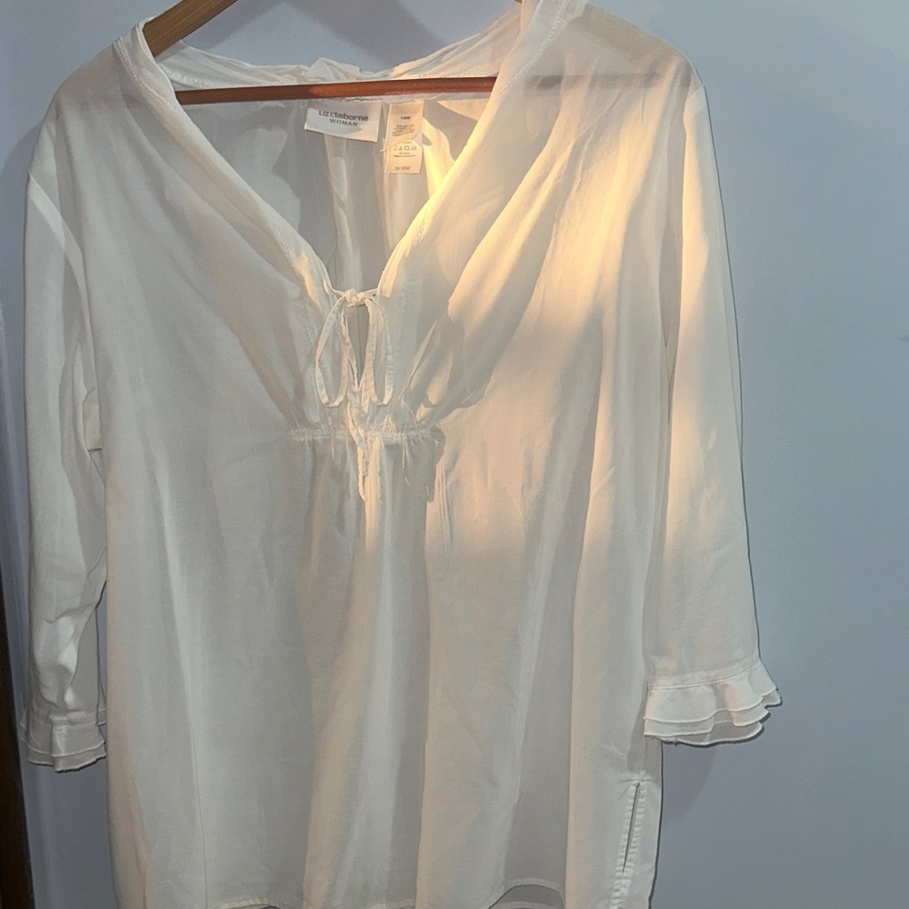 Liz Claiborne Elegant Cream Top